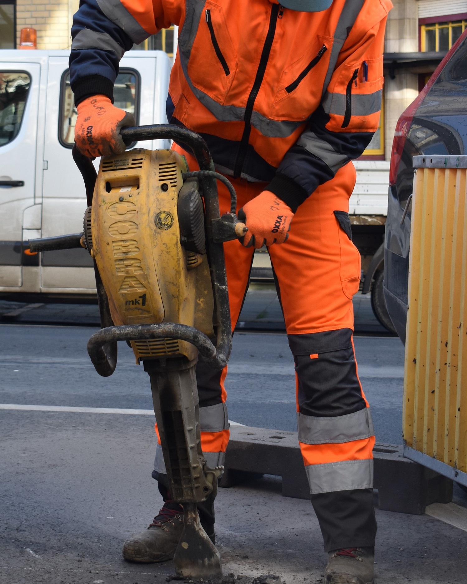 Werken op de Brusselsesteenweg  - voor het Gemeentehuis 